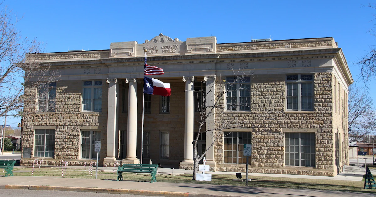 Dimmit County Courthouse | Texas Time Travel